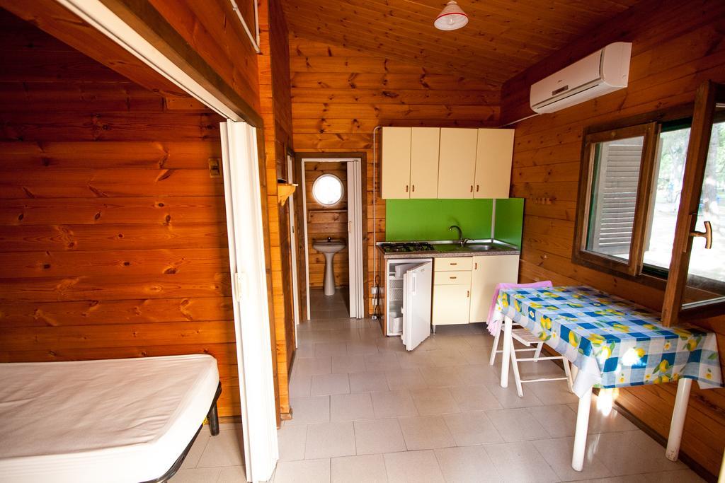 Villaggio Camping Uria Foce Varano Ngoại thất bức ảnh