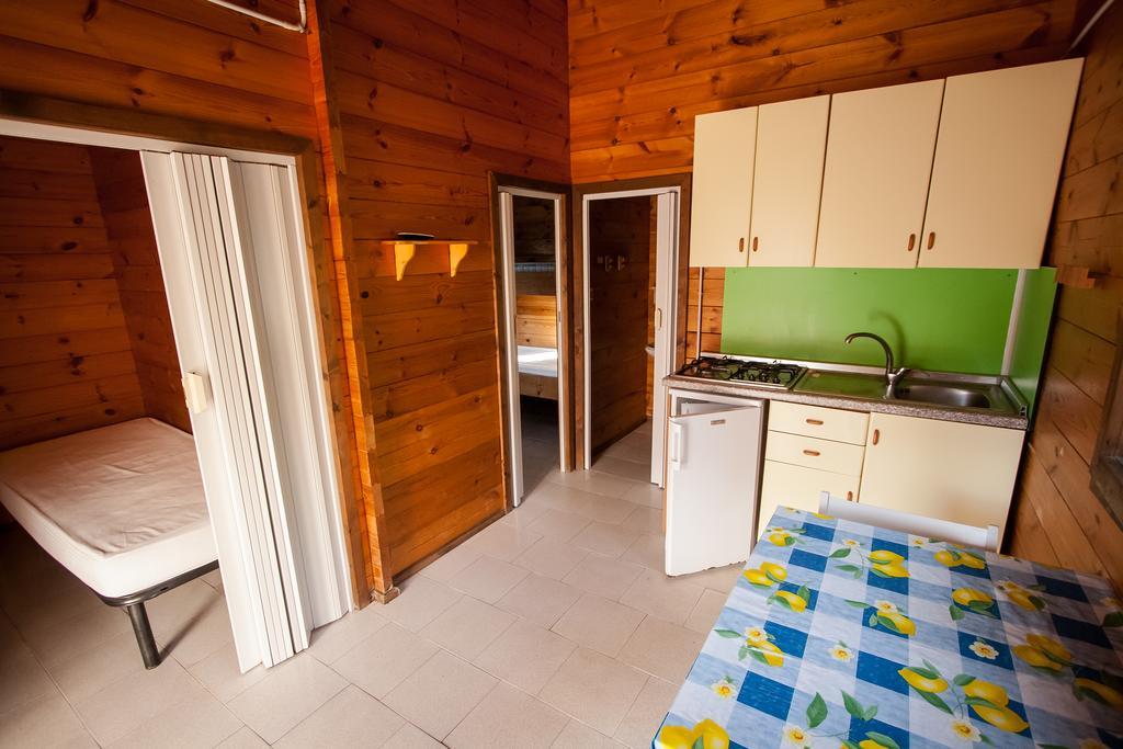 Villaggio Camping Uria Foce Varano Ngoại thất bức ảnh