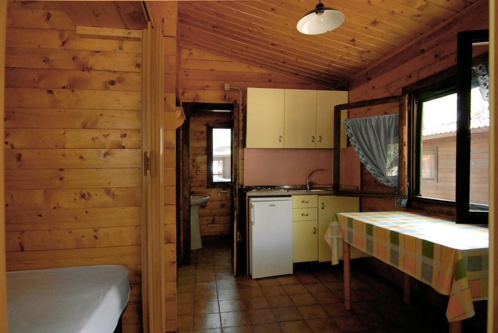 Villaggio Camping Uria Foce Varano Ngoại thất bức ảnh