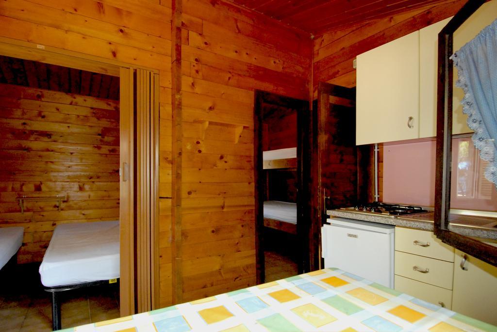 Villaggio Camping Uria Foce Varano Ngoại thất bức ảnh