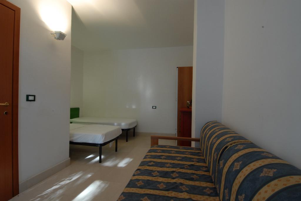 Villaggio Camping Uria Foce Varano Ngoại thất bức ảnh